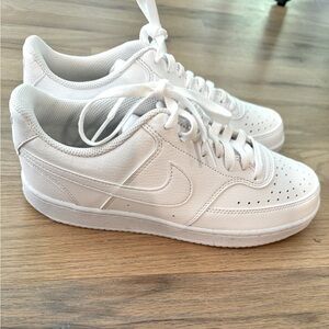 Nike court vision low men’s 8.5 NWOT white